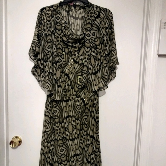 Signature by Robbie Bee Black and Tan Sundress. - Picture 2 of 2